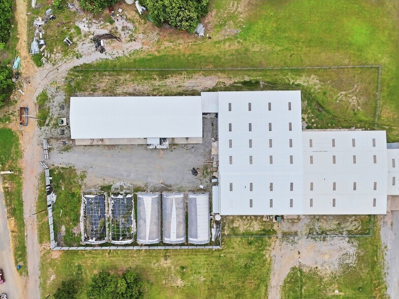 More Photos Of 52688 W 61st St, Oilton Manufacturing For Sale