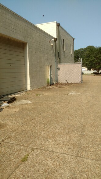 More Photos Of 201 Production Dr, Yorktown Distribution For Lease