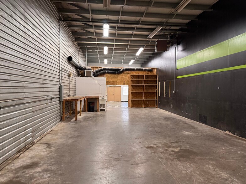 More Photos Of 7352 Greenridge Rd, Windsor Warehouse For Sale