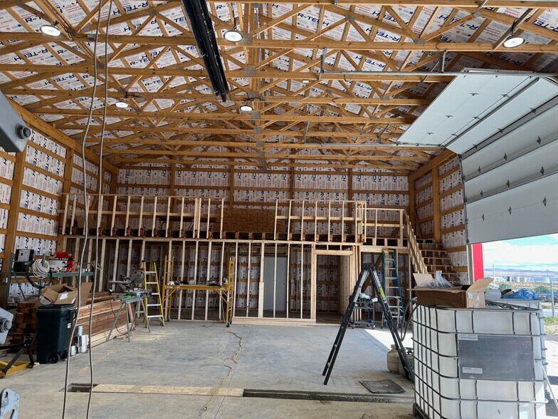 More Photos Of 604 Locust St, Rawlins Warehouse For Sale