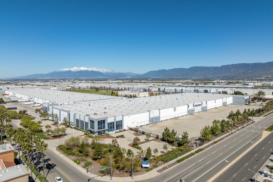 More Photos Of 9712 Alabama St, Redlands Distribution For Lease