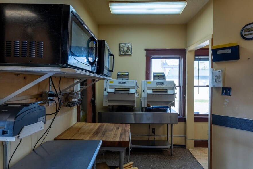 More Photos Of 507 W Wisconsin St, Sparta Flex For Sale