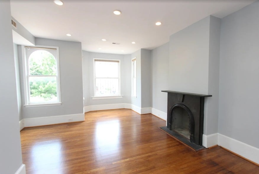 More Photos Of 303 Massachusetts Ave NE, Washington Office For Sale