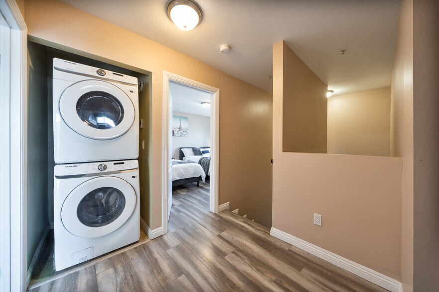 More Photos Of 943 Broad Ave, Wilmington Apartments For Sale