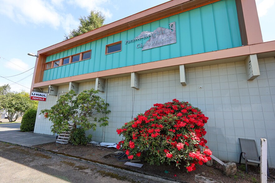More Photos Of 2133 Winchester ave, Reedsport Freestanding For Sale