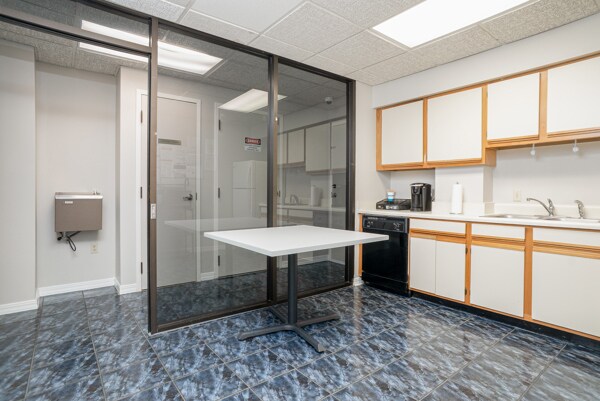More Photos Of 2411-2413 Executive Plaza Rd, Pensacola Medical For Lease