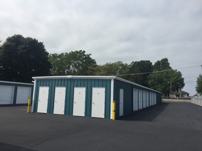 More Photos Of 3505 Lakeshore Dr, Saint Joseph Self Storage For Lease
