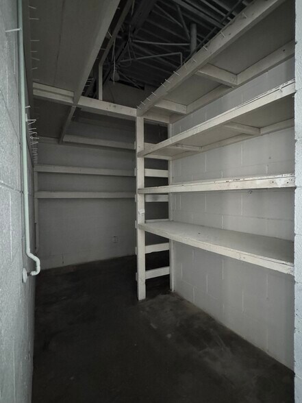 More Photos Of 113 SW Maynard Rd, Cary Freestanding For Lease