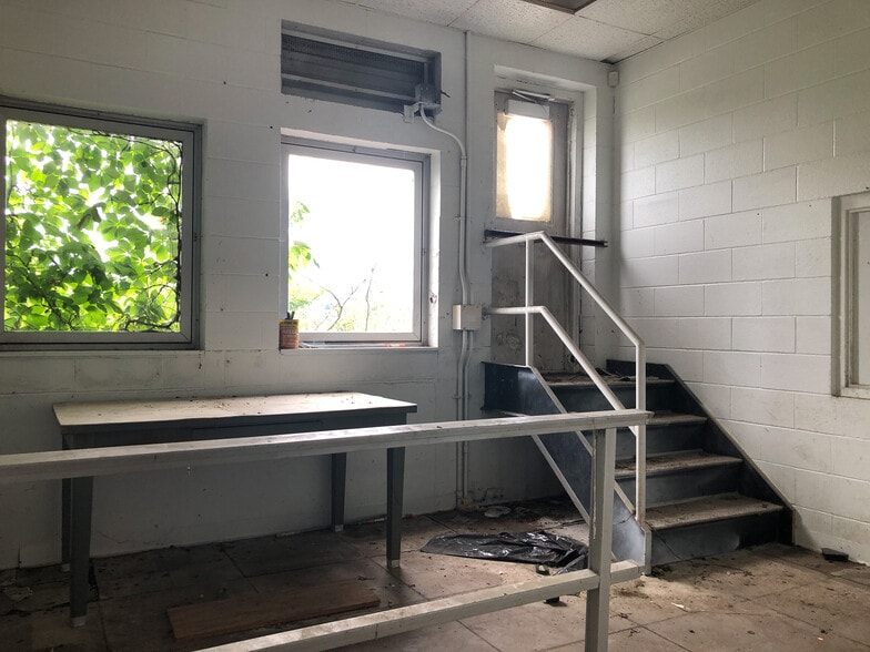 More Photos Of 21101 E State Route 78, Independence Light Distribution For Lease