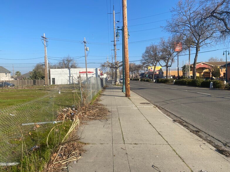 More Photos Of 113 N Cherokee Ln, Lodi Land For Sale