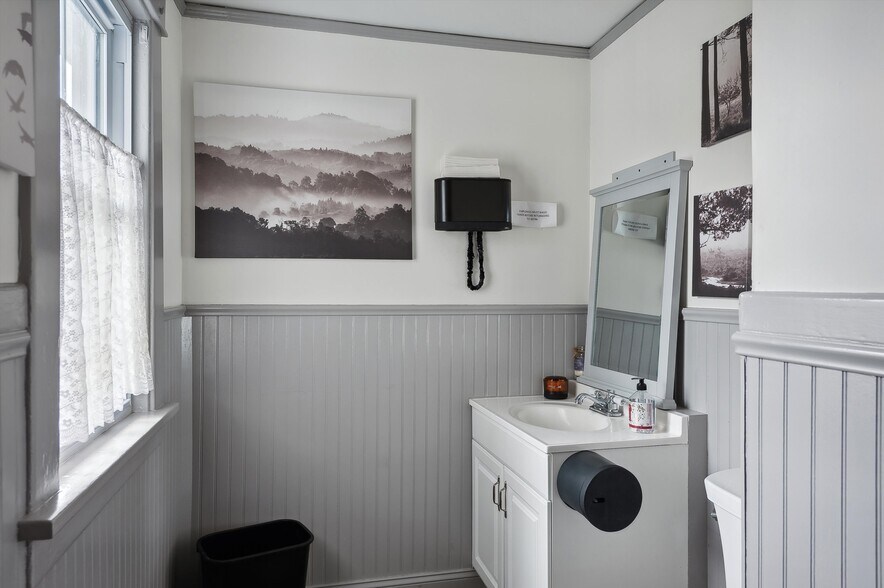 More Photos Of 15 Prospect St, Southampton General Retail For Sale