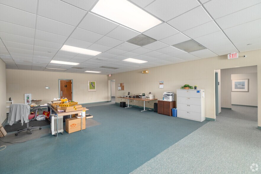 More Photos Of 47 Commerce Dr, Cranbury Light Distribution For Sale