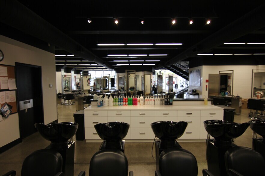 More Photos Of 1411 Railroad Ave, Bellingham Storefront For Lease