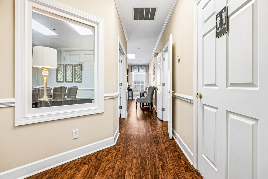 More Photos Of 501 Johnson Ferry Rd, Marietta Office For Sale