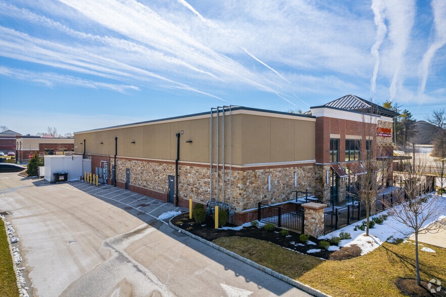 More Photos Of 2 Atwater Dr, Malvern Unknown For Lease