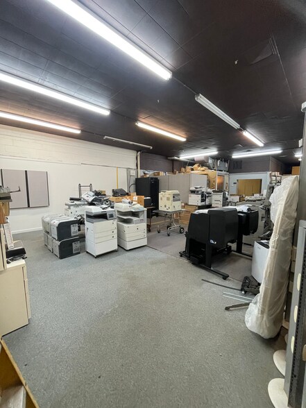 More Photos Of 1920 E State St, Hermitage Freestanding For Lease