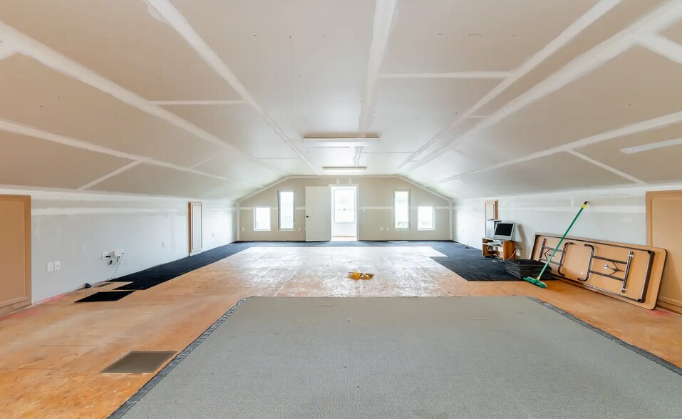 More Photos Of 618 E Court Ave, Jeffersonville Office For Lease