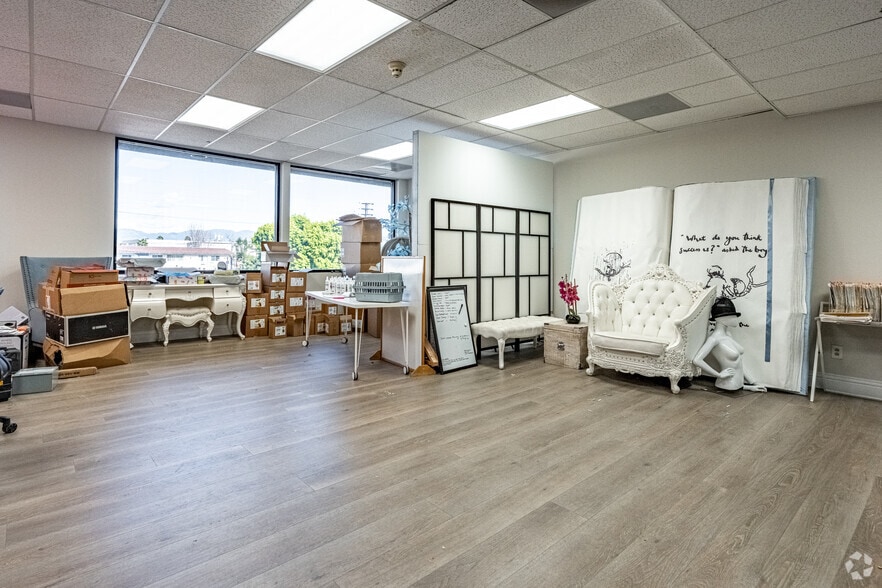 More Photos Of 6746 Valjean Ave, Van Nuys Loft Creative Space For Lease