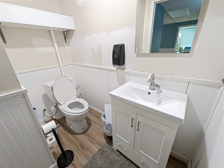 More Photos Of 250 Alhambra Ave, Frankfort Medical For Lease