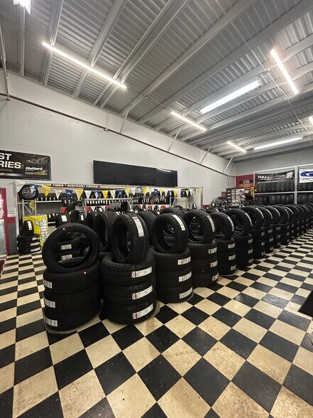 More Photos Of 5200 Cleveland St, Merrillville Truck Terminal For Lease
