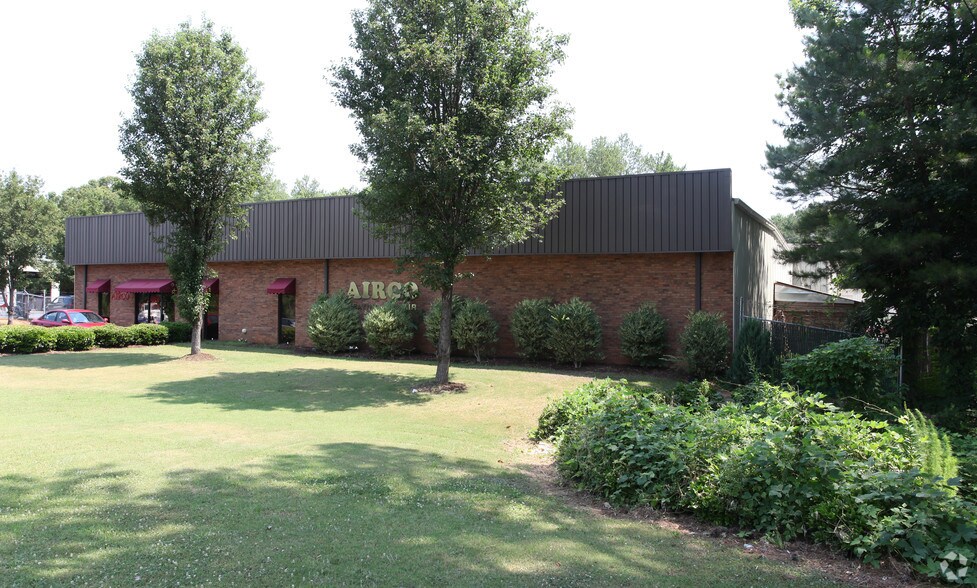 More Photos Of 9296 S Main St, Jonesboro Service For Sale