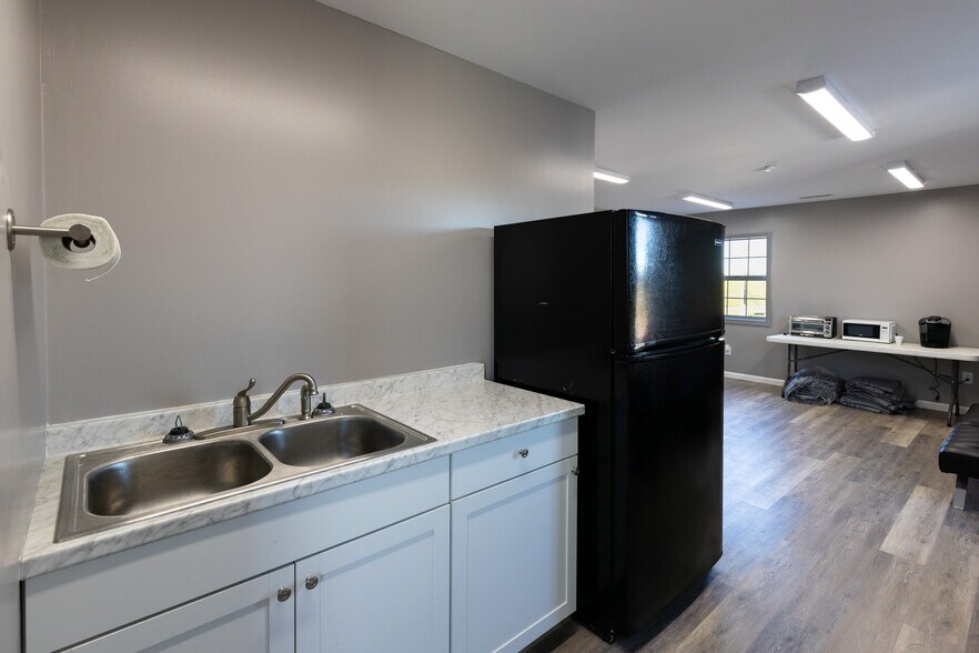 More Photos Of 2720 Section Line rd, Union City Office For Sale