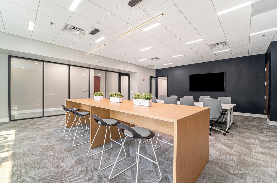 More Photos Of 26300 Northwestern Hwy, Southfield Office For Lease