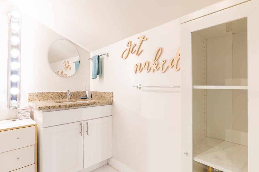More Photos Of 1030 G St, Napa Apartments For Sale