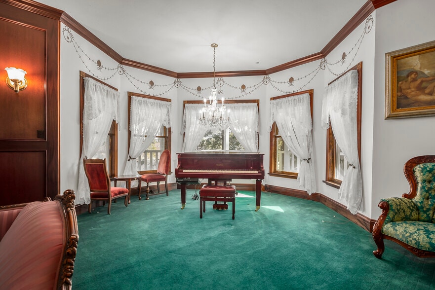 More Photos Of 790 California 2, Wrightwood Specialty For Sale