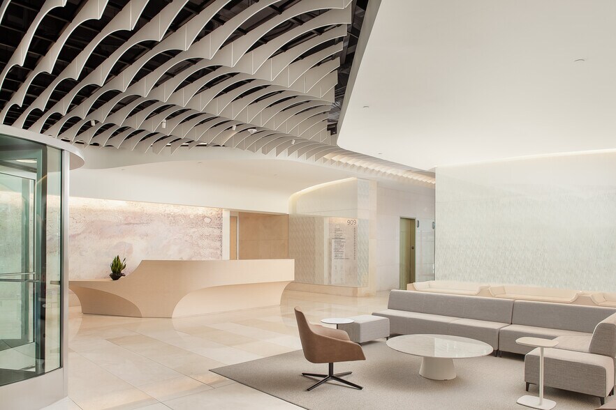 More Photos Of 909 N Pacific Coast Hwy, El Segundo Office For Lease