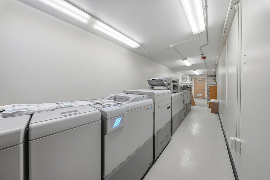 More Photos Of 70 Pleasant Hill Rd, New Windsor Township Office For Sale