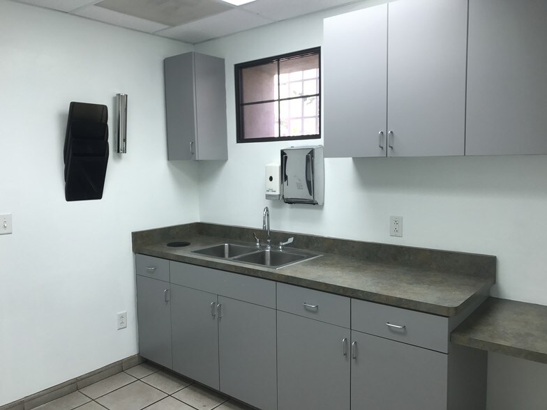 More Photos Of 1310 W St Marys Rd, Tucson Medical For Lease