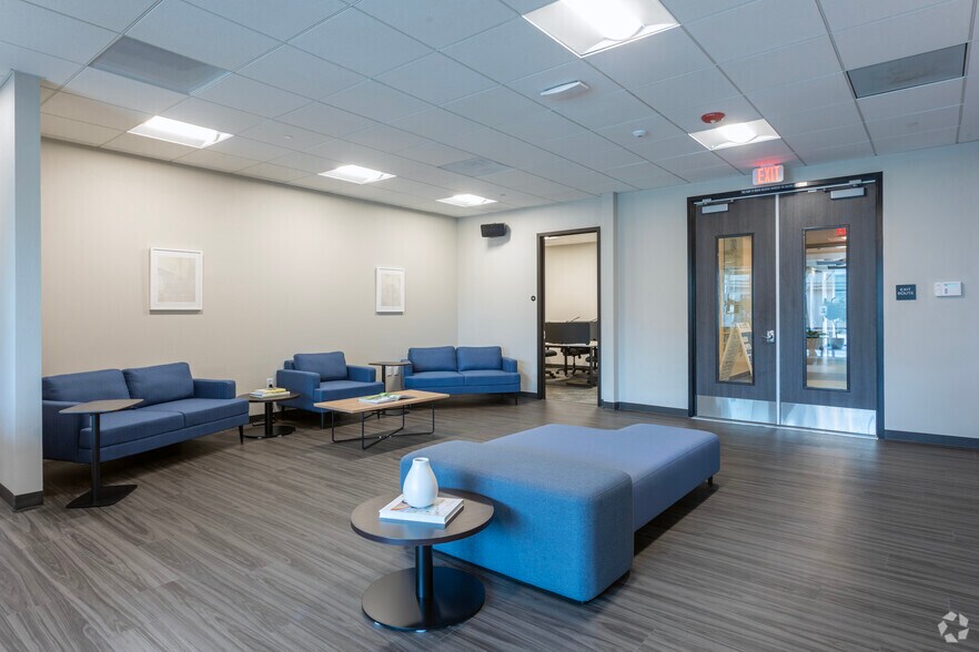 More Photos Of 265 E River Park Cir, Fresno Office For Lease