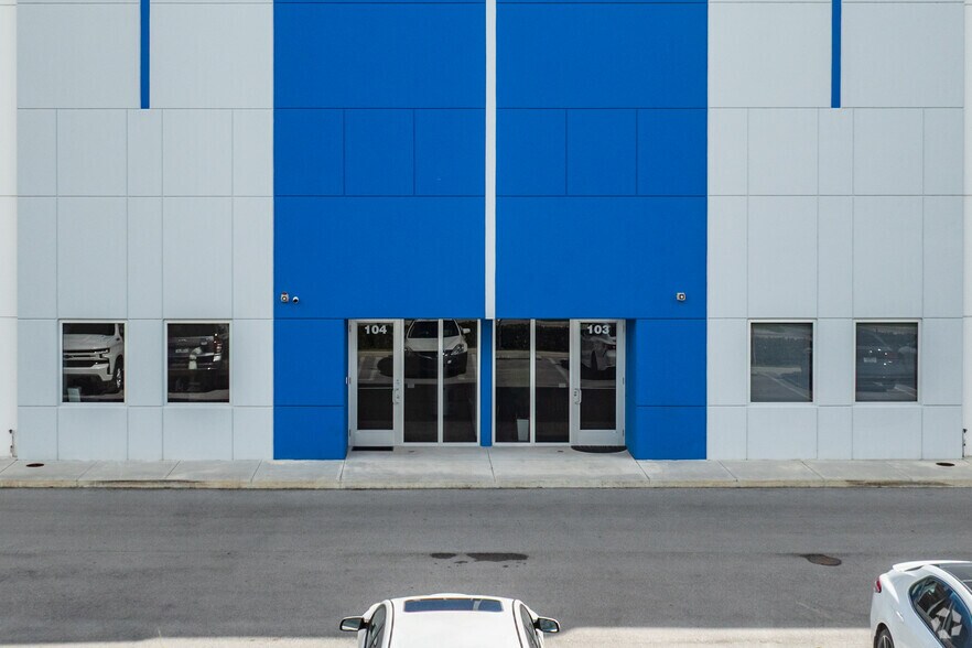 More Photos Of 10900 NW 146th St, Hialeah Gardens Warehouse For Lease