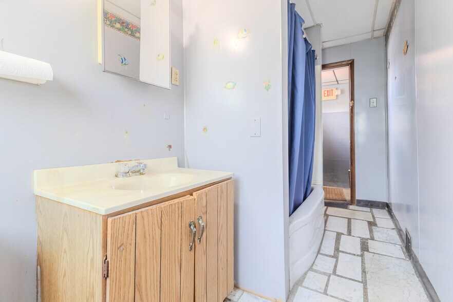 More Photos Of 1154 5th Ave, East McKeesport Office For Sale