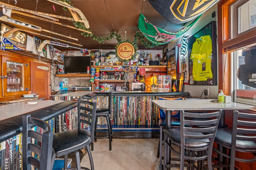 More Photos Of 2926 N Monroe St, Spokane Bar For Sale