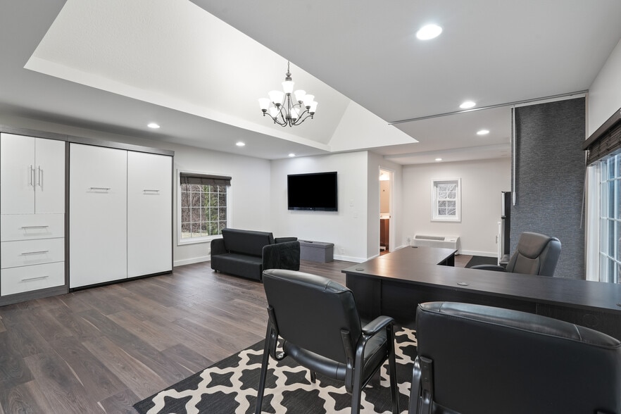 More Photos Of 153 E Dublin Granville Rd, New Albany Medical For Lease