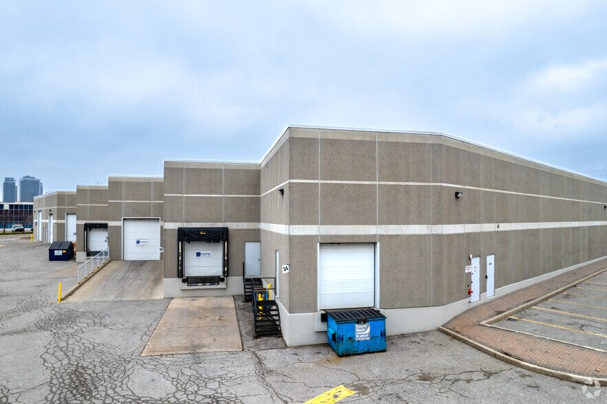 More Photos Of 8560 Jane St, Vaughan Showroom For Lease