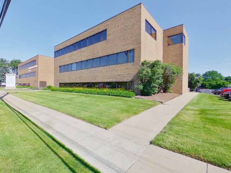 More Photos Of 11885 12 Mile Rd, Warren Medical For Lease