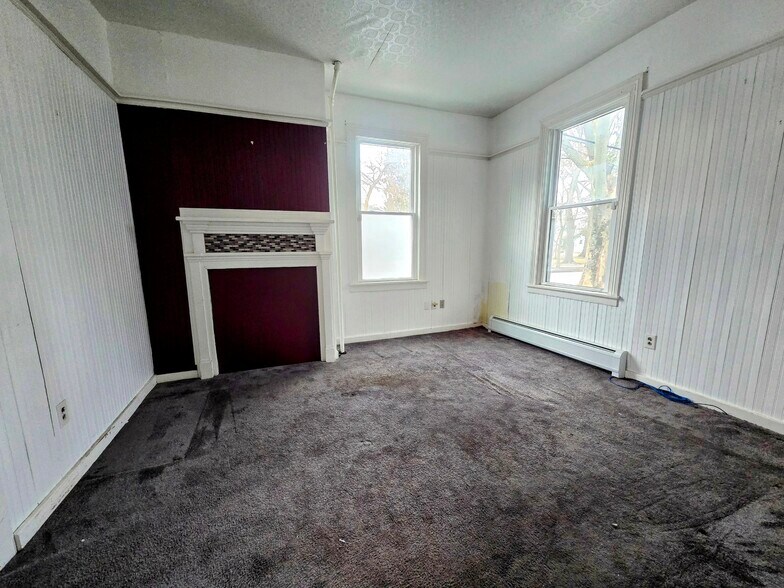 More Photos Of 130 Mansfield St, Belvidere Multifamily For Lease