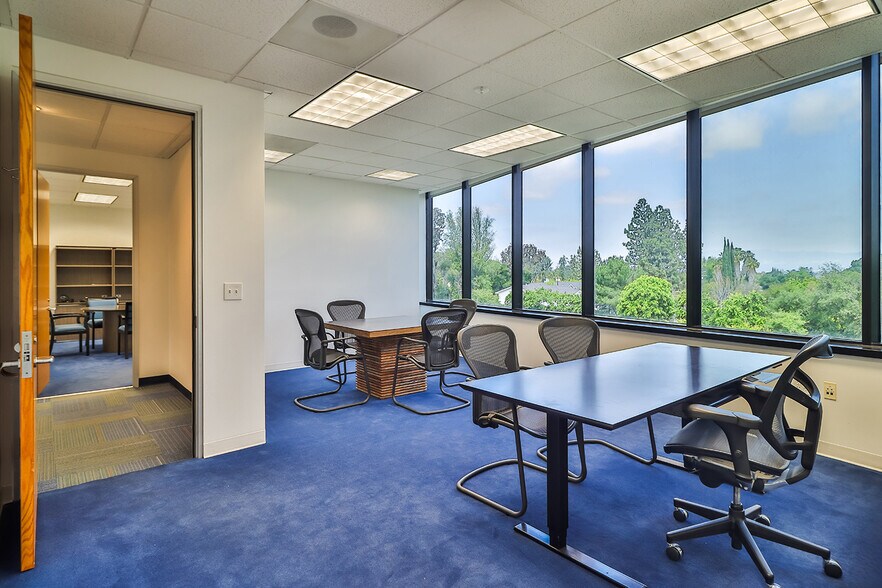 More Photos Of 17323 Ventura Blvd, Encino Office For Lease