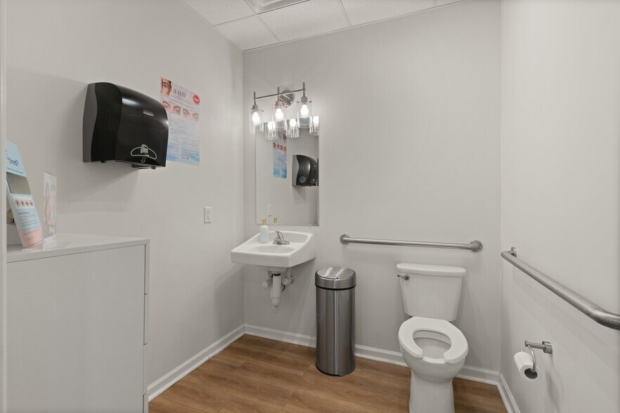 More Photos Of 100-126 Island Professional Park, Saint Simons Island Office For Sale