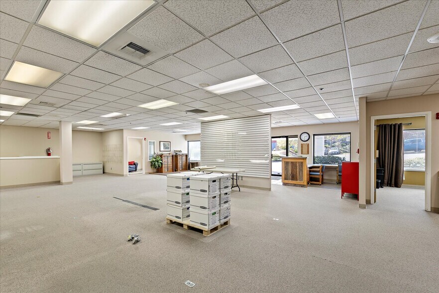 More Photos Of 21021 66th Ave W, Lynnwood Manufacturing For Sale