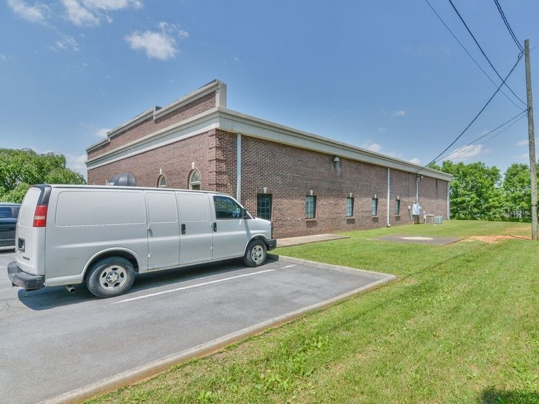 More Photos Of 7 Worth Cir, Johnson City Loft Creative Space For Lease