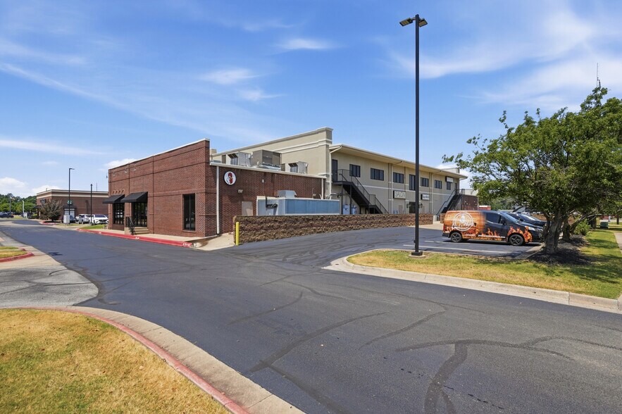 More Photos Of 201 SW 14th St, Bentonville Unknown For Lease
