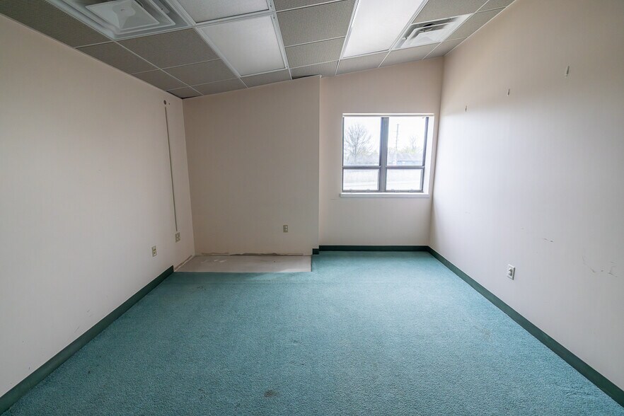 More Photos Of 800 SW 150 Hwy, Lee's Summit Office For Sale