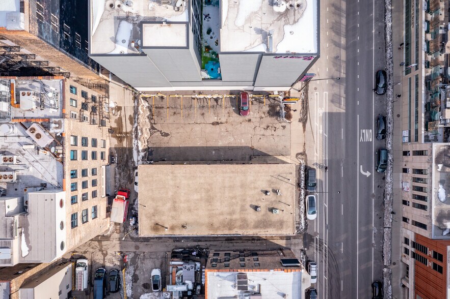 More Photos Of 158 W Grand Ave, Chicago Auto Repair For Sale