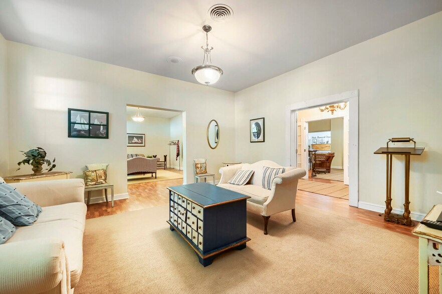 More Photos Of 426 S Crain Hwy, Glen Burnie Funeral Home For Sale
