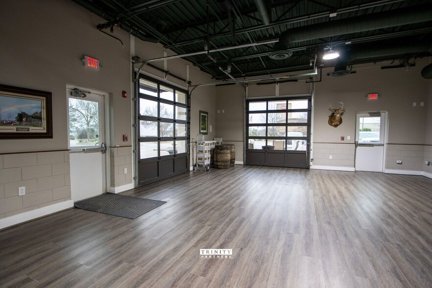More Photos Of 941 Spears Creek Ct, Elgin Office For Sale