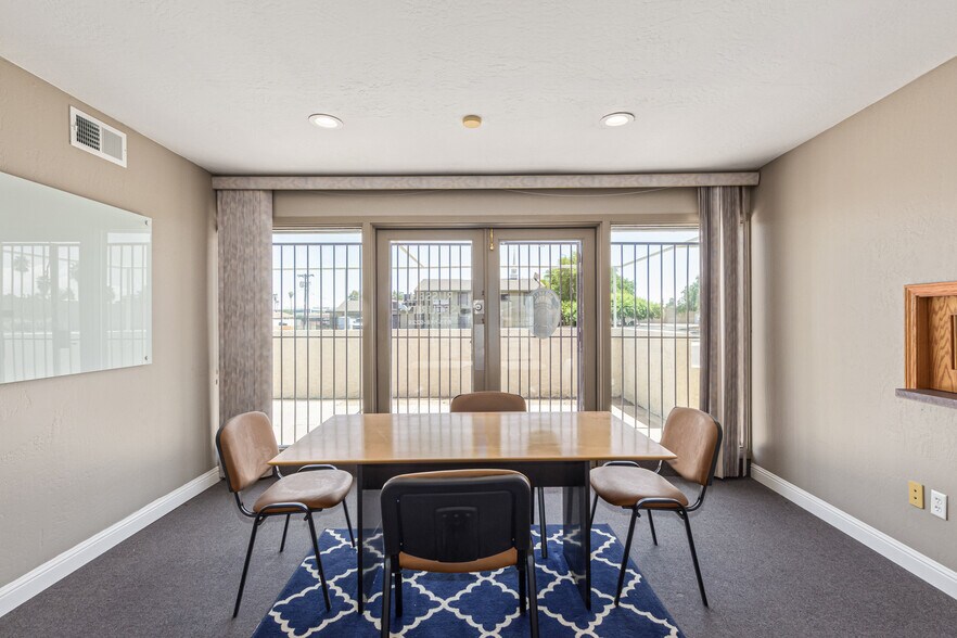 More Photos Of 8545 N Black Canyon Hwy, Phoenix Medical For Sale